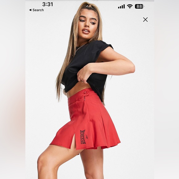 Beautiful Reebok Red pleated tennis skirt with side zipper. - Picture 4 of 12